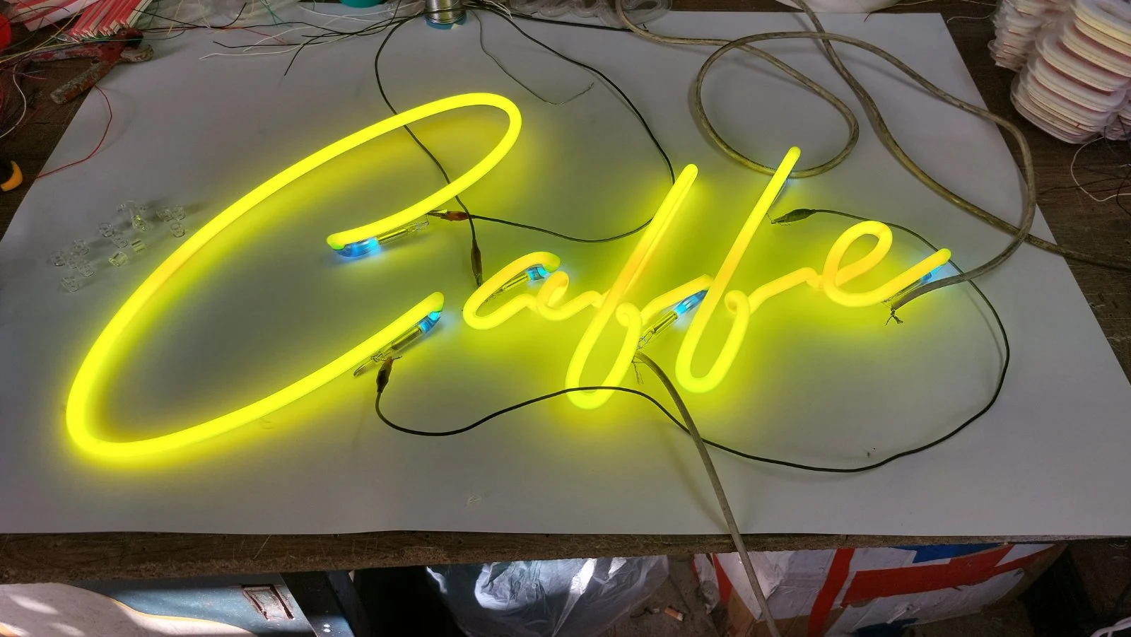 Neon reklame &mdash; rad Kraft Studija